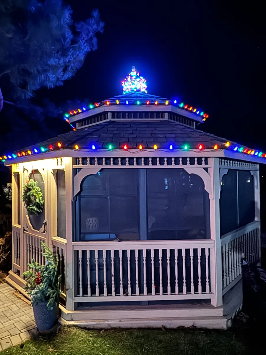 Residential holiday lighting